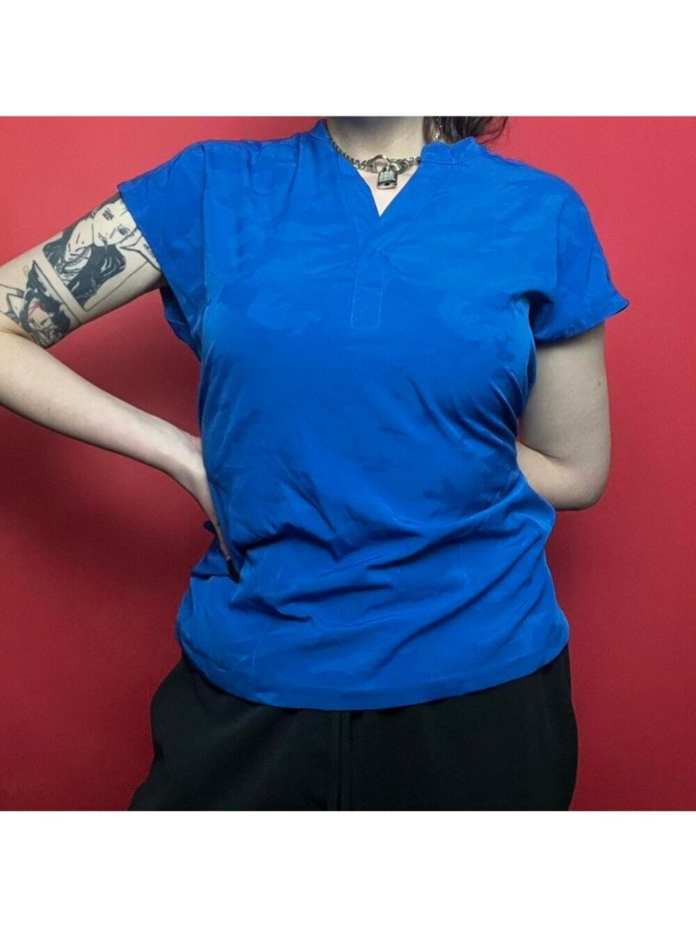 Healing hands / dark blue top with no sleeves 💙💙